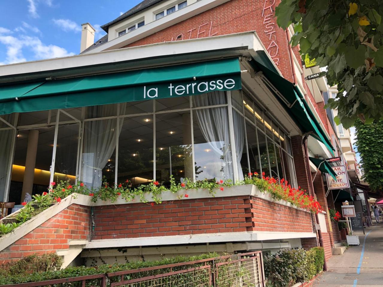Logis Terrasse Hotel Lisieux Exterior photo